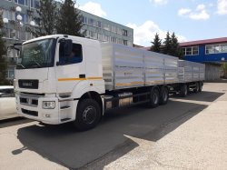 Автопоезд в составе КамАЗ-65117 и прицеп 83053